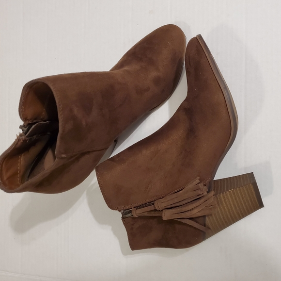 🔥SALE🔥Merona Brown Faux Suede Tassle Ankle Bootie 9.5 - Picture 5 of 10